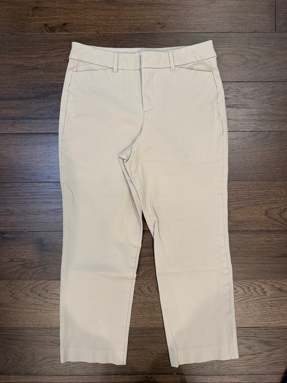 Old Navy High Rise Pixie Secret Smooth Pockets Size 4 Petite in Khaki - C31-056